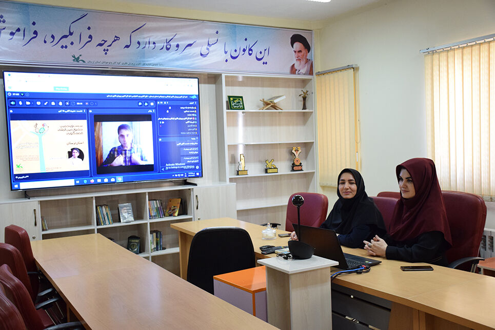 نشست تخصصی قصه های 90 ثانیه ای در کانون لرستان برگزار شد