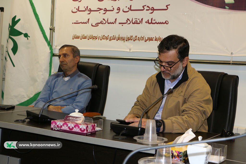 بازدید معاون توسعه و مدیریت منابع از مراکز کانون سمنان/ نوک پیکان ما مراکز فرهنگیهنری کانون هستند