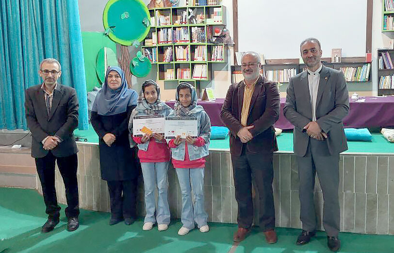 اعضای کانون رامسر گواهی شرکت در جشنواره بین المللی ریز شهاب‌سنگ‌ها دریافت کردند