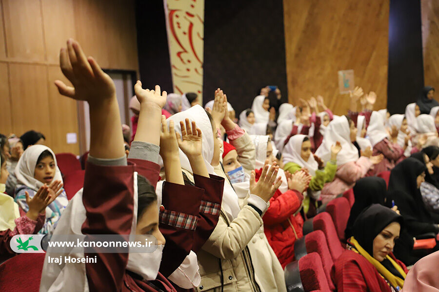 با اجرای ۱۵ قصهگو در سری پیش از ظهر، ۳۰۰ نفر پای قصه ها نشستند