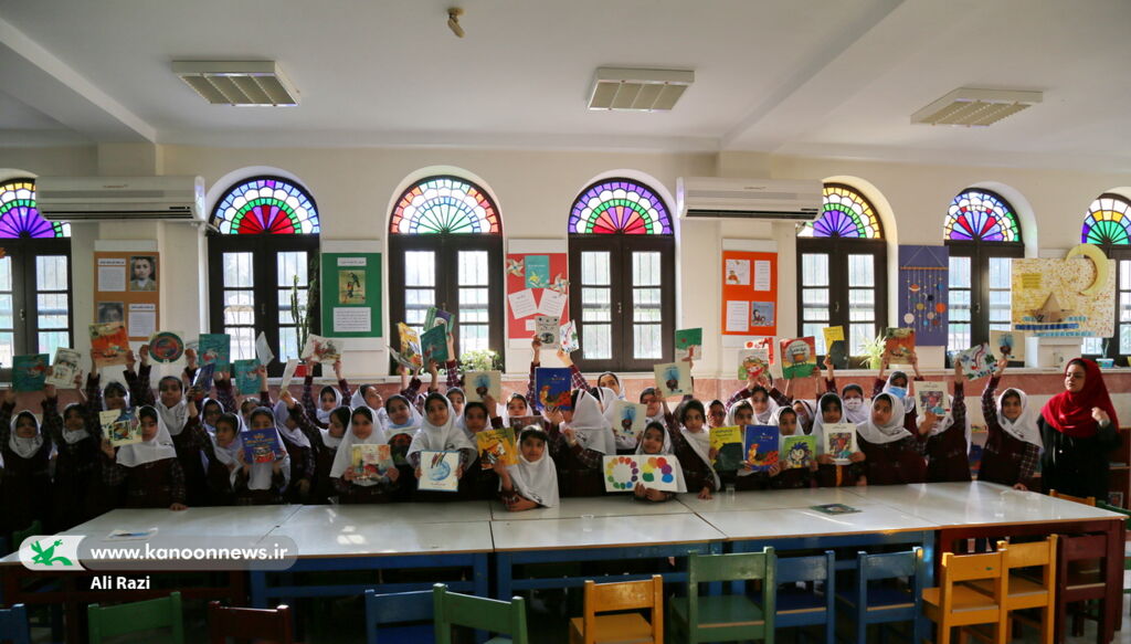 آشنایی کودکان شرکت کننده در بخش استانی جشنواره قصه گویی با فعالیت های کانون