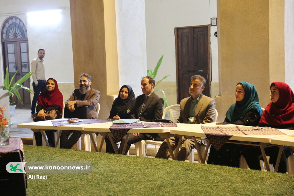 نشست دانش افزایی قصه گویان راه یافته به بخش جشنواره با عنوان "قصه ، چرا و چگونه؟! "