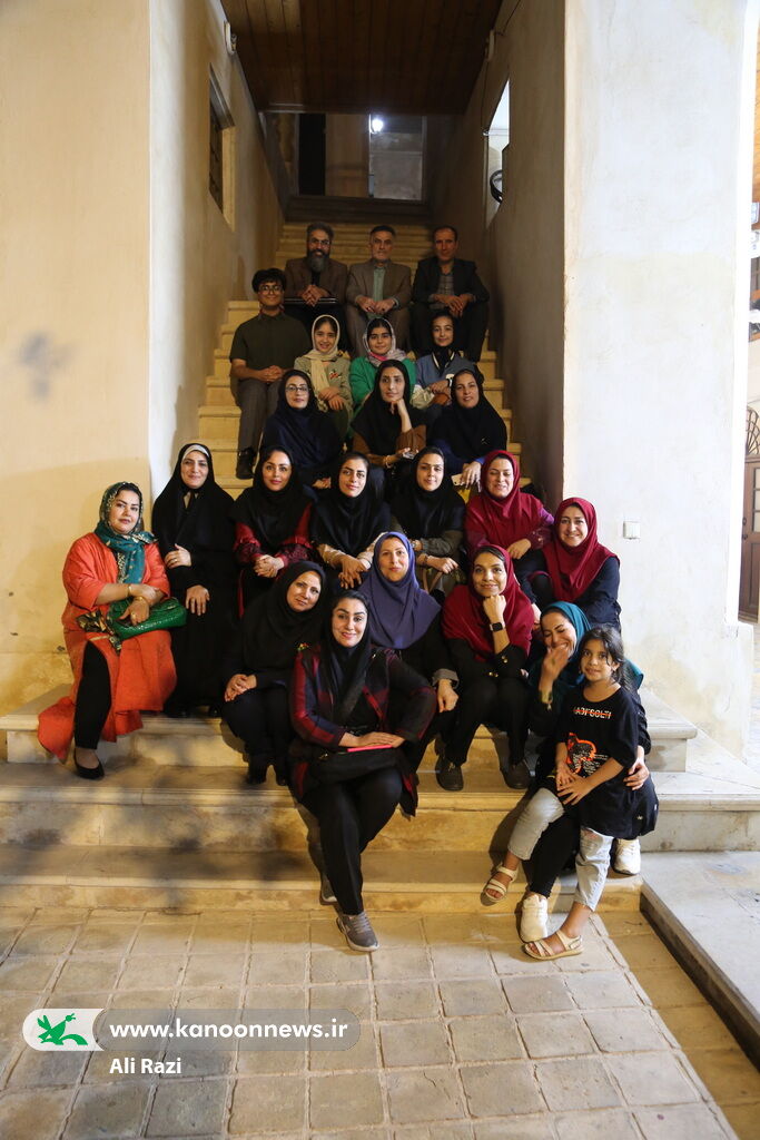 نشست دانش افزایی قصه گویان راه یافته به بخش جشنواره با عنوان "قصه ، چرا و چگونه؟! "