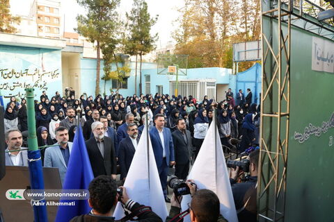 نواختن زنگ کتابخوانی در دبیرستان دخترانه فرهنگ تهران