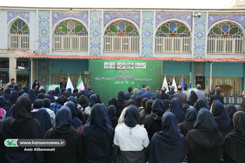 نواختن زنگ کتابخوانی در دبیرستان دخترانه فرهنگ تهران