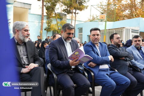 نواختن زنگ کتاب‌خوانی در دبیرستان دخترانه فرهنگ تهران