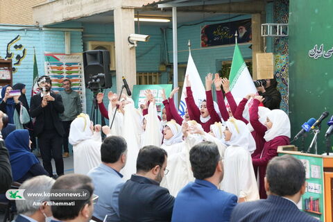 نواختن زنگ کتابخوانی در دبیرستان دخترانه فرهنگ تهران