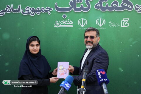 نواختن زنگ کتابخوانی در دبیرستان دخترانه فرهنگ تهران