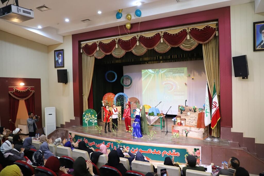 مرحله استانی بیست و پنجمین جشنواره بین المللی قصه گویی در آذربایجان غربی آغاز شد.
