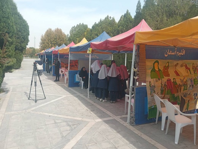 افتتاح نمایشگاه کتاب به همراه نشست های تخصصی کتاب خوانی