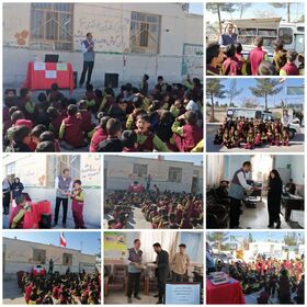 جشن کتاب در دبستان ایثار شهر حاجی آباد برگزار شد