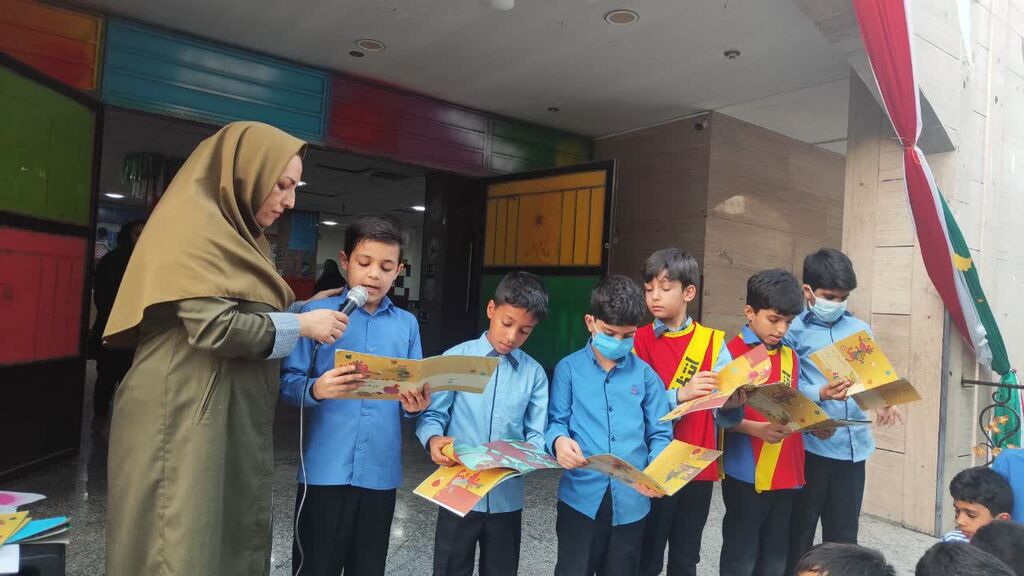 مطالعه سبب یادگیری و افزایش دامنه لغات کودکان و همچنین شکل گیری اندیشه نوجوانان خواهد شد