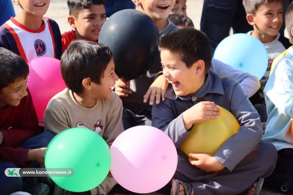 پیک امید کانون گلستان در جمع کودکان روستای اجنقره شهرستان گالیکش