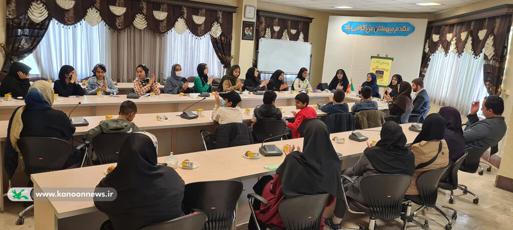 جلسهی انجمن نویسندگان نوجوان همراه با رونمایی از کتاب