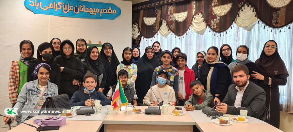 جلسهی انجمن نویسندگان نوجوان همراه با رونمایی از کتاب