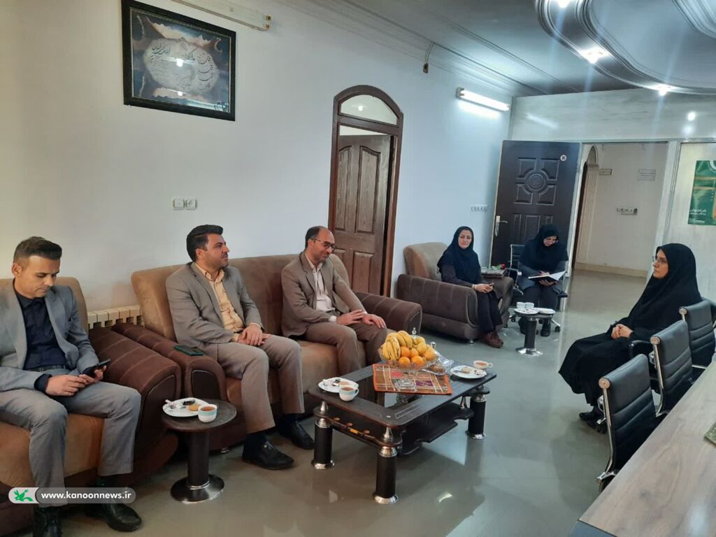 ایستگاه کتابخوانی اداره کل کانون خراسان جنوبی افتتاح شد ایستگاه کتابخوانی اداره کل کانون خراسان جنوبی افتتاح شد