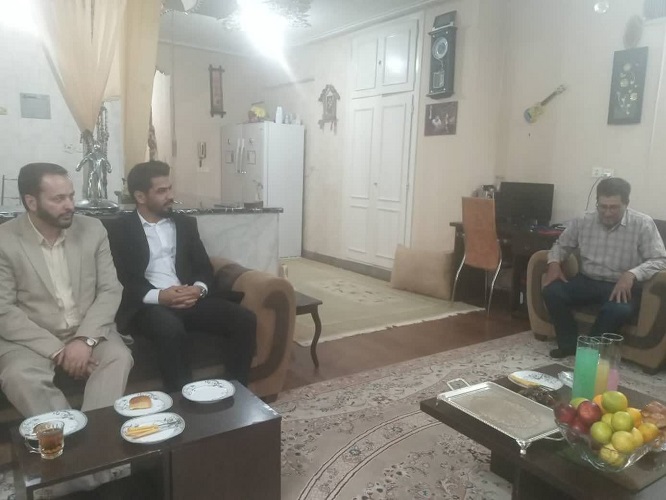 دیدار مدیر کل کانون پرورش فکری استان اصفهان با خانواده شهید رضا داستانی 