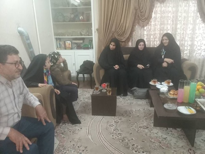 دیدار مدیر کل کانون پرورش فکری استان اصفهان با خانواده شهید رضا داستانی 