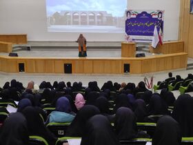 حضور مدرس و قصه‌گوی کانون البرز در همایش نو معلمان گام دومی استان البرز