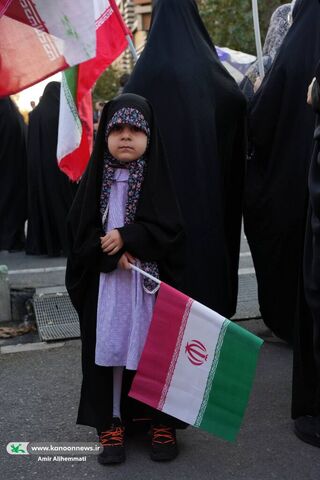 حضور کانون با تماشاخانههای سیار در راهپیمایی حمایت از کودکان غزه