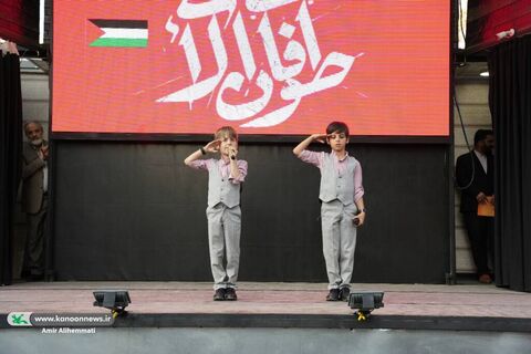 حضور کانون با تماشاخانههای سیار در راهپیمایی حمایت از کودکان غزه