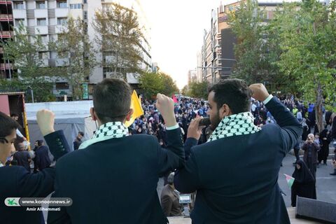حضور کانون با تماشاخانههای سیار در راهپیمایی حمایت از کودکان غزه