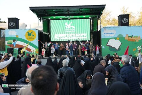 حضور کانون با تماشاخانههای سیار در راهپیمایی حمایت از کودکان غزه