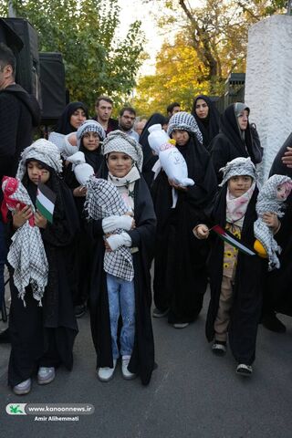 حضور کانون با تماشاخانههای سیار در راهپیمایی حمایت از کودکان غزه