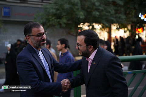 حضور کانون با تماشاخانههای سیار در راهپیمایی حمایت از کودکان غزه