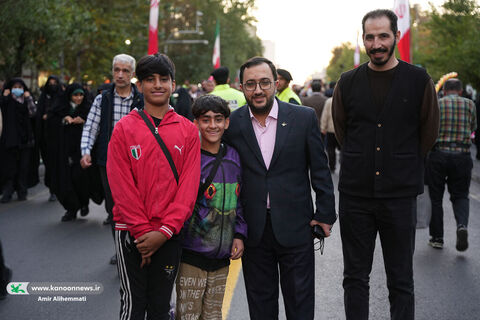 حضور کانون با تماشاخانههای سیار در راهپیمایی حمایت از کودکان غزه