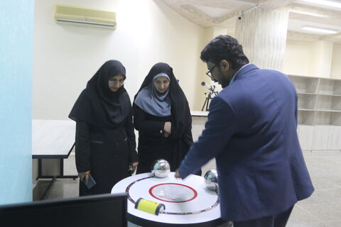 بازدید مدیرکل آفرینش های کانون پرورش فکری از مرکز تخصصی علوم مجتمع آفرینش بندرعباس