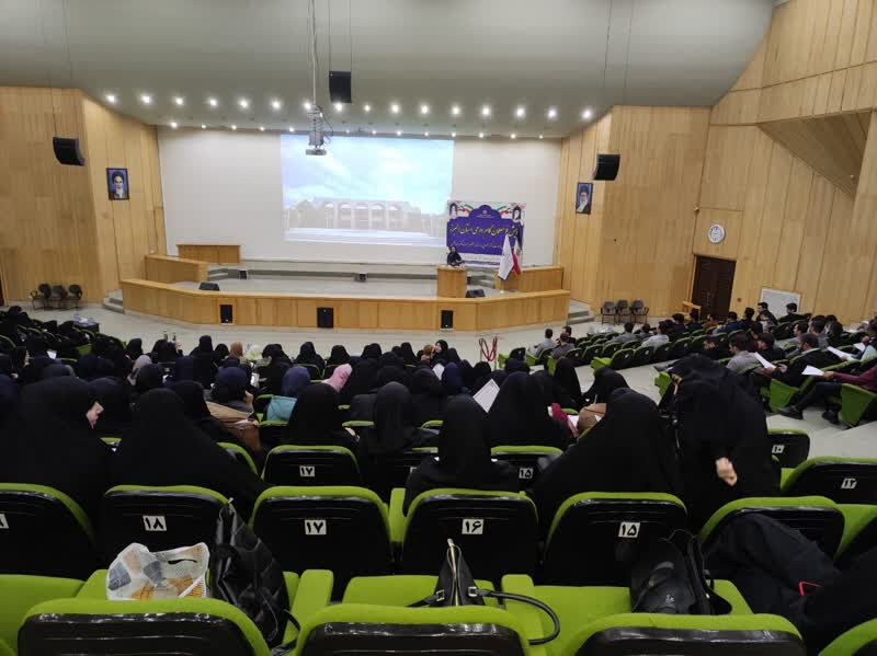 حضور مدرس و قصهگوی کانون البرز در همایش نو معلمان گام دومی استان البرز