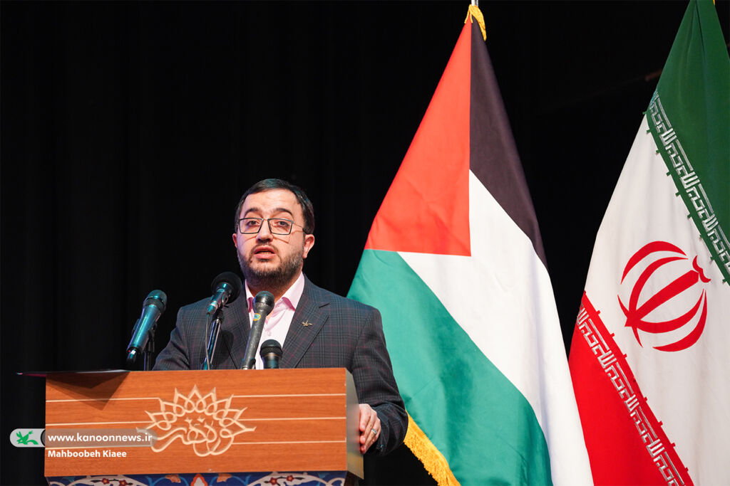 گردهمایی نویسندگان و ناشران با عنوان «ساعت 12 به وقت قدس» حامد علامتی: سلاح قلم را با خشاب کلمات پر کنید، دیگر وقت فوران کلمات است