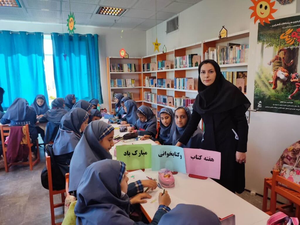 کتاب کودکان با مطالعه خود را برای آینده آماده کنند