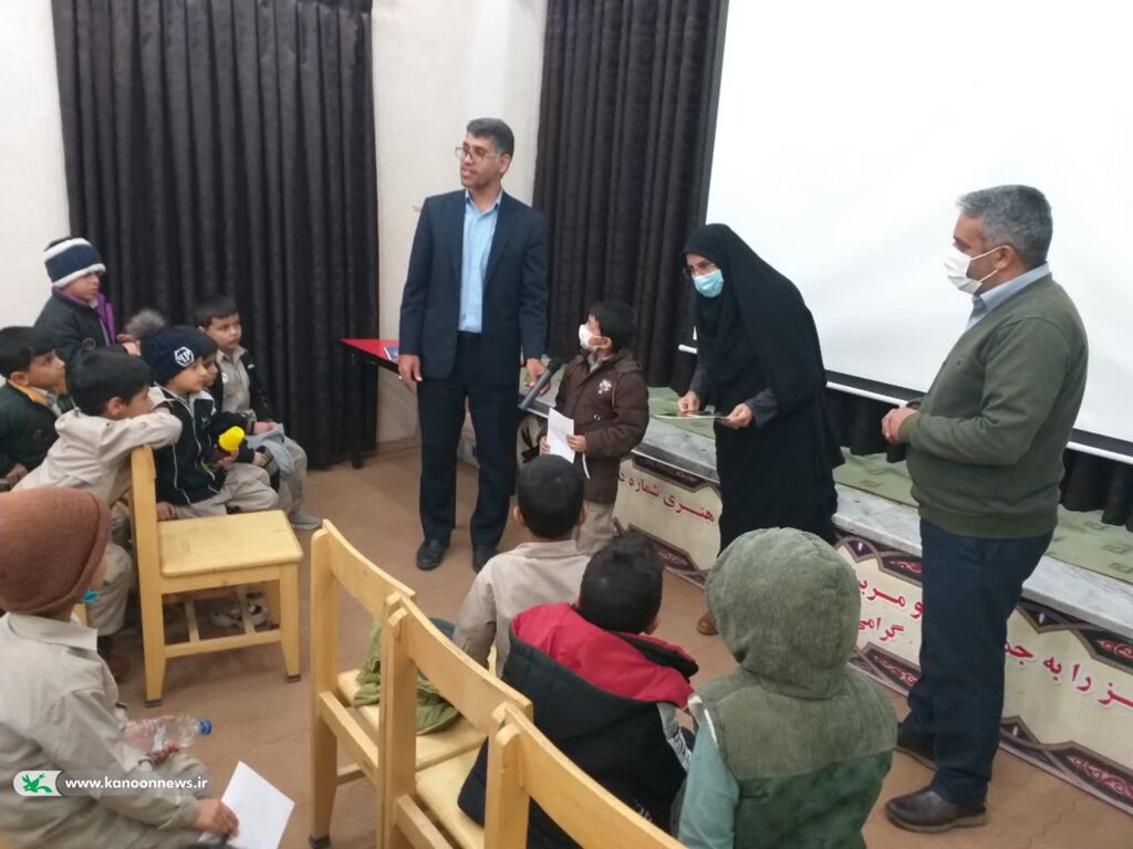 بازدید مدیر کل کانون خراسان جنوبی از نمایشگاه معرفی کتاب مرکز دو بیرجند بازدید مدیر کل کانون خراسان جنوبی از نمایشگاه معرفی کتاب مرکز دو بیرجند