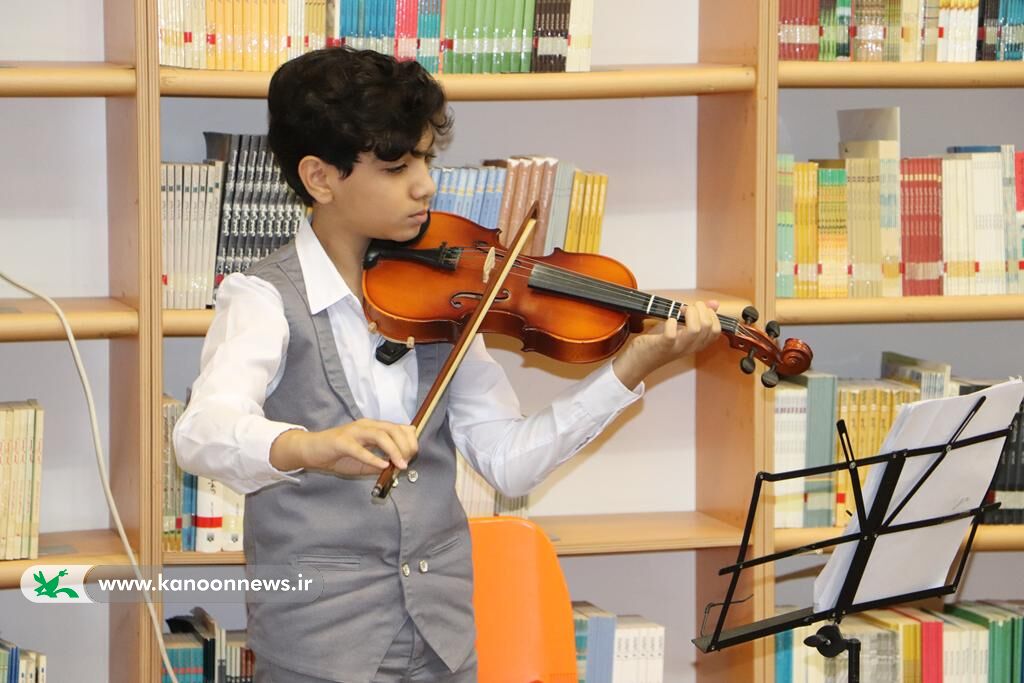 نقد و بررسی کتاب«خوان اول، عاشقی» با حضور زهره پریرخ