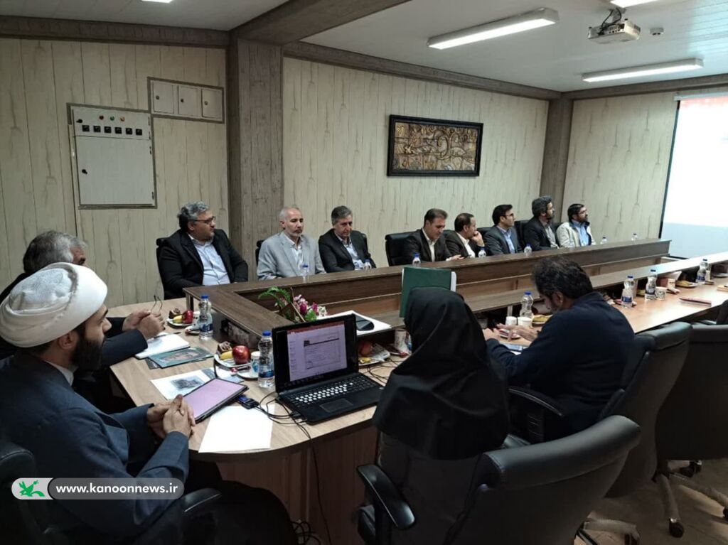 اولین جلسه بررسی شیوه‌نامه طرح کانون مدرسه درسال ۱۴۰۲ - زنجان