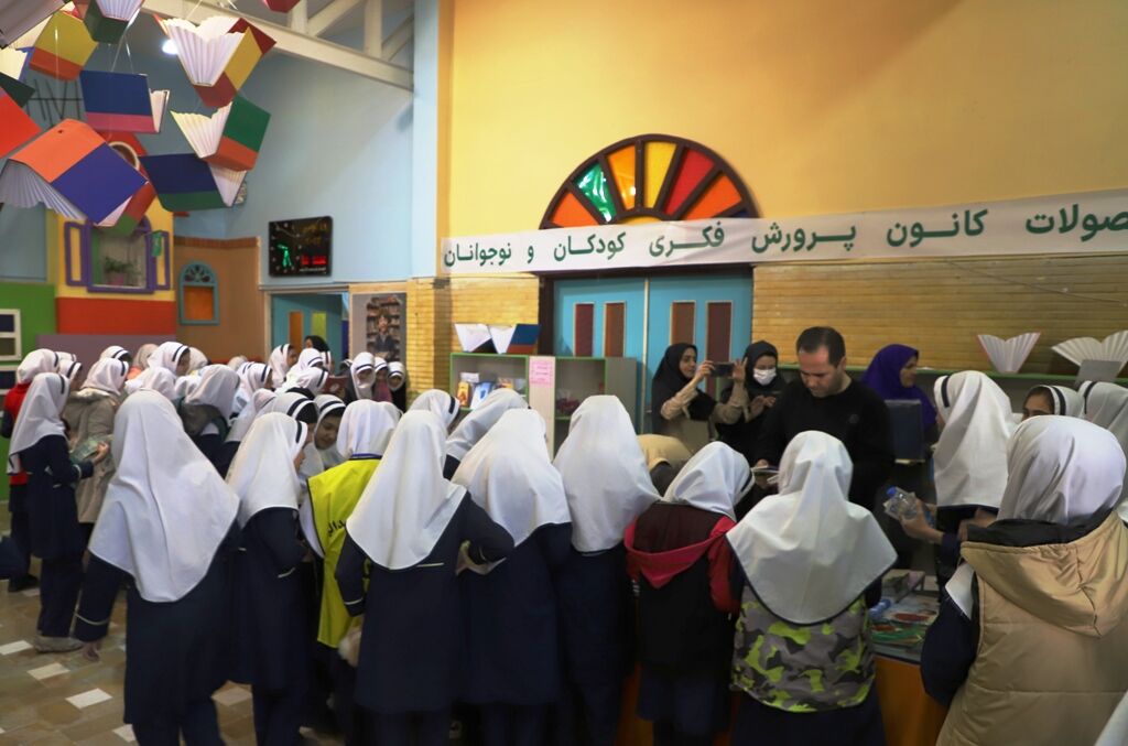 استقبال خوب مخاطبان از دومین نمایشگاه تخصصی کتاب کودک و نوجوان در کانون استان قزوین
