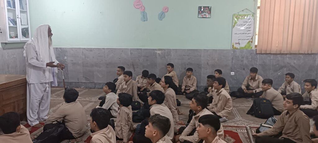 قصه گویان مرحله استانی جشنواره در مدارس شهر بندرعباس به قصه گویی پرداختند