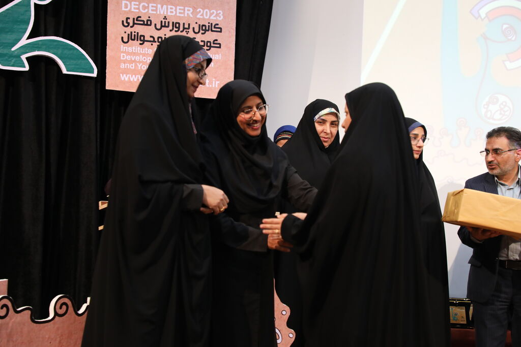 برگزیدگان مرحله استانی بیست و پنجمین جشنواره قصهگویی هرمزگان معرفی شدند