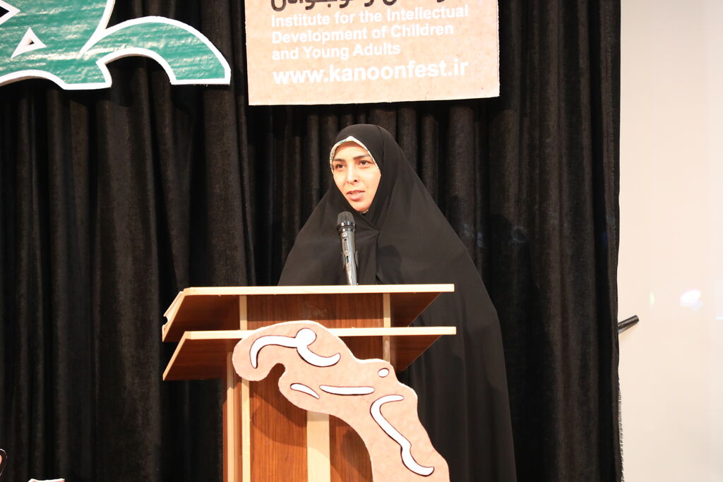 مدیر کل آفرینش های فرهنگی کانون قصه راه درست زندگی کردن را نشان میدهد