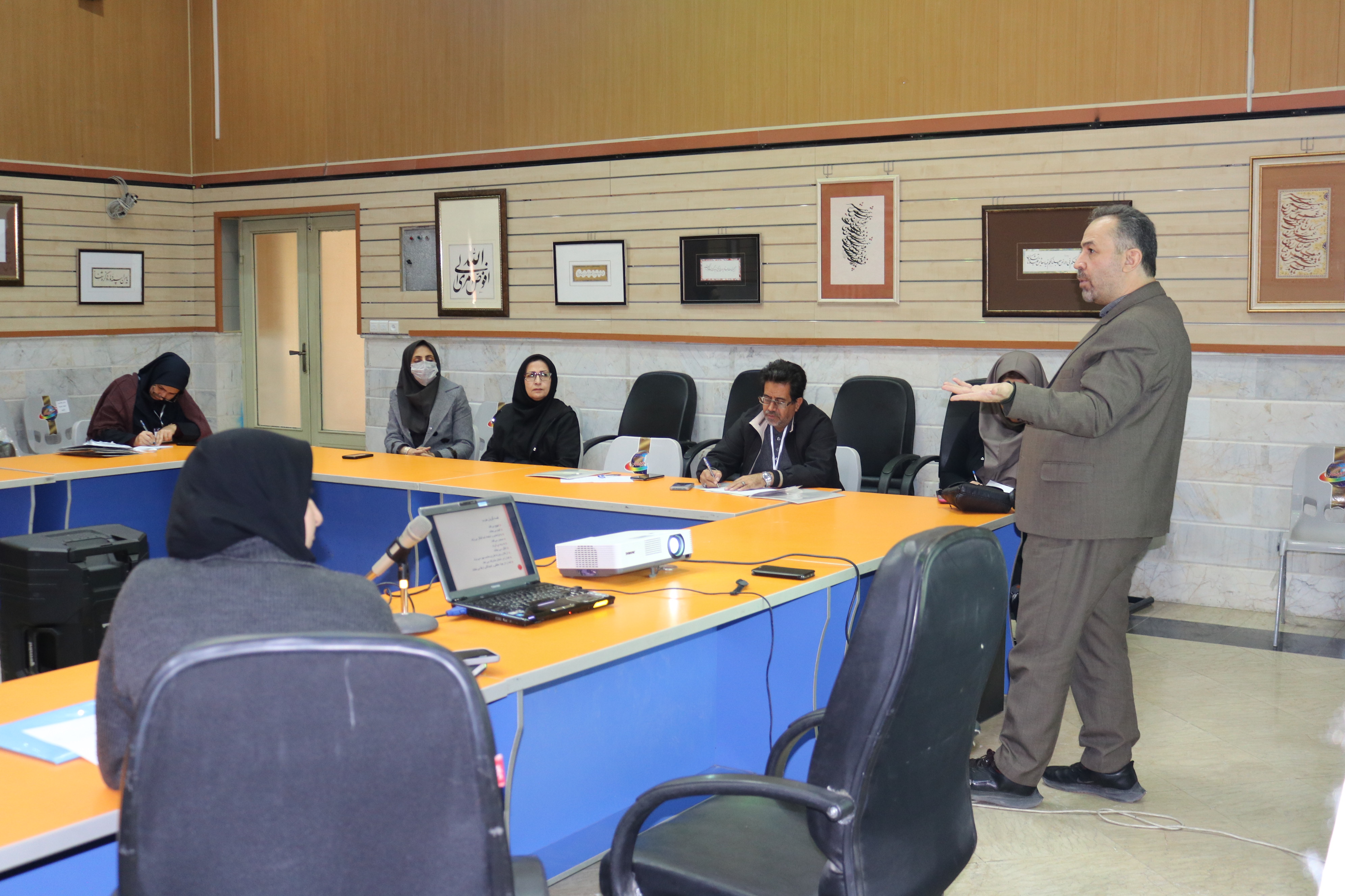 برگزاری نشست های تخصصی قصه گویی با حضور قصه گویان