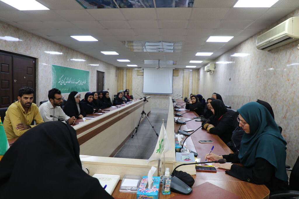 نشست مدیر کل آفرینش های فرهنگی کشور با مربیان مراکز کانون هرمزگان