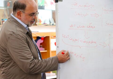 بازدید دکتر فلاح معاون فرهنگی کانون از مرکز علوم کانون استان تهران (9).JPG