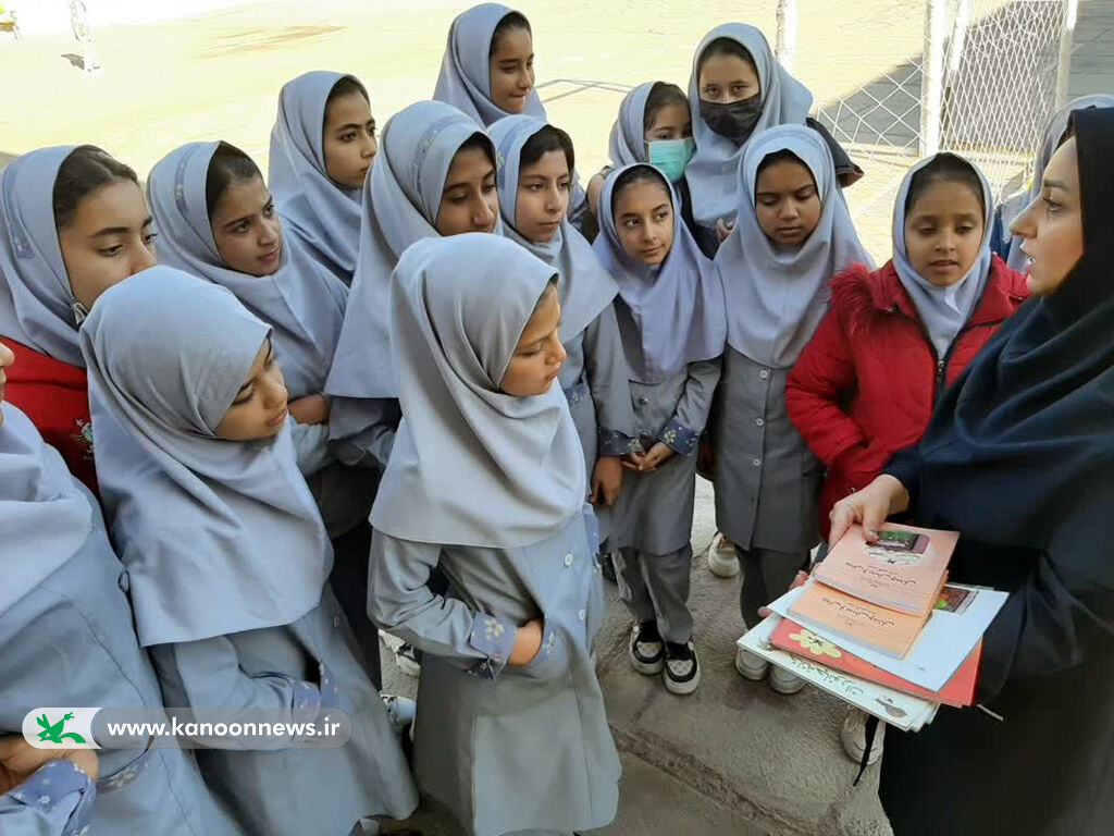 تزریق کتاب به مدارس بخش بهمن ابرکوه