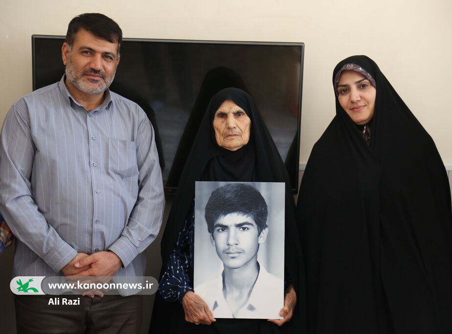 مدیرکل کانون استان بوشهر با مادر شهید نوجوان حسن لک دیدار کرد