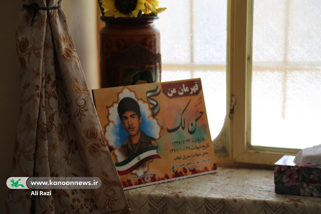 مدیرکل کانون استان بوشهر با مادر شهید نوجوان حسن لک دیدار کرد