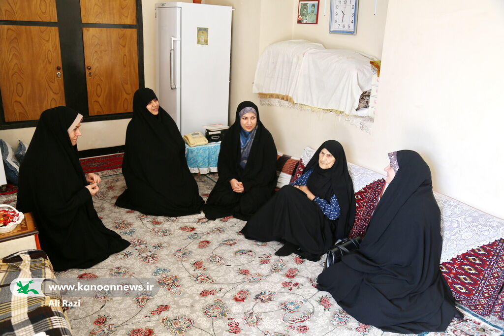 مدیرکل کانون استان بوشهر با مادر شهید نوجوان حسن لک دیدار کرد