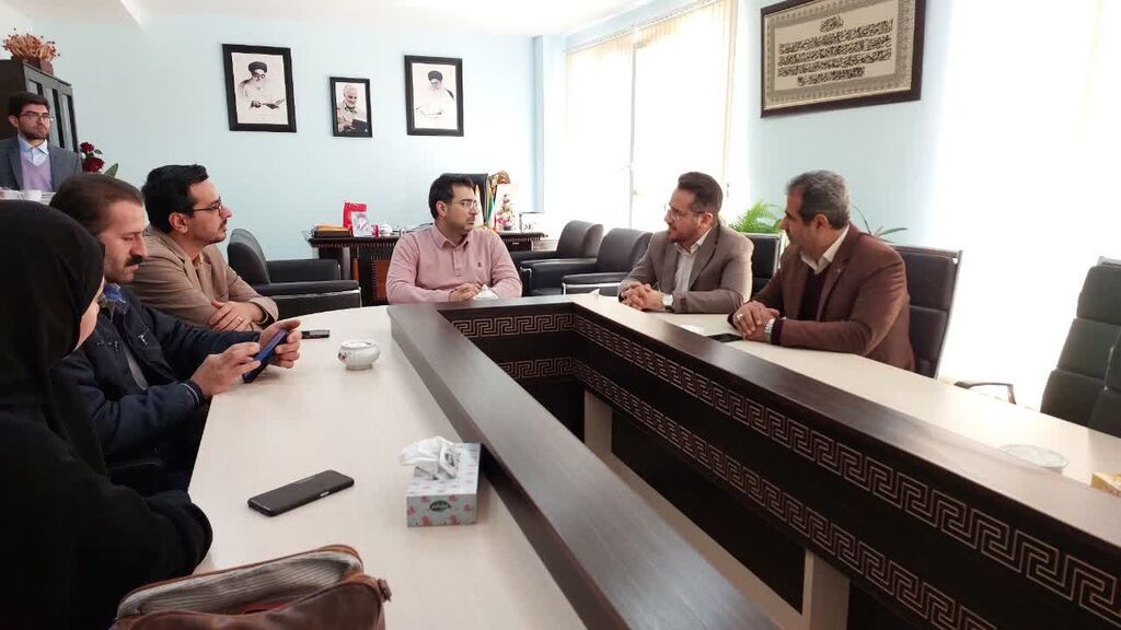 دیدار تفاهمی مدیرکل کانون کرمانشاه با نهاد کتابخانه ها دیدار تفاهمی مدیرکل کانون کرمانشاه با مدیرکل نهاد کتابخانههای استان