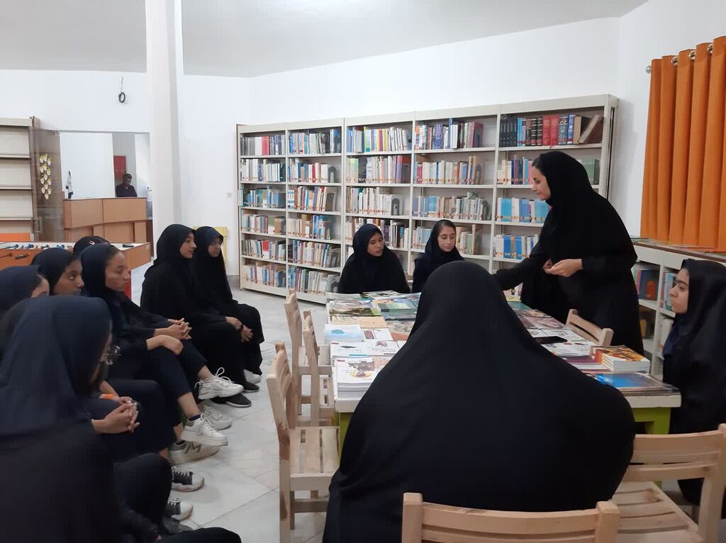 اعضای کتابخوان برتر جزیره هرمز معرفی شدند/ آشنایی نونهالان با تصویرگری کتاب